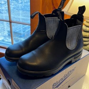 Blundstone boots size 9